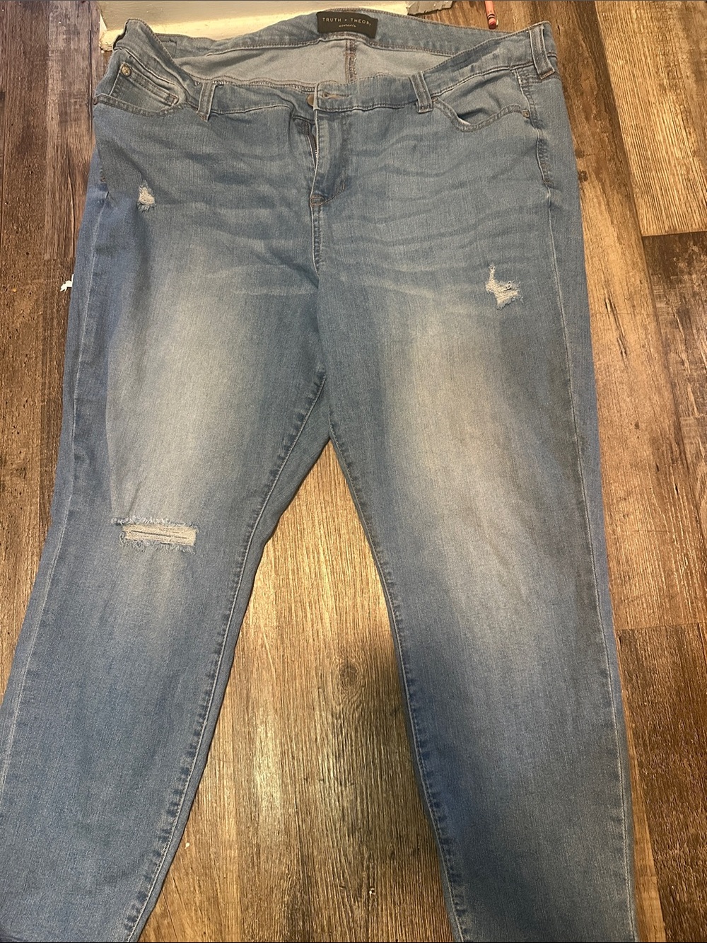 Women’s Light Blue Skinny Jeans with Subtle Distress